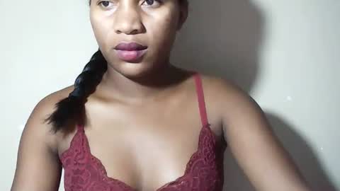 lovelylarra online show from May 7, 6:20 am