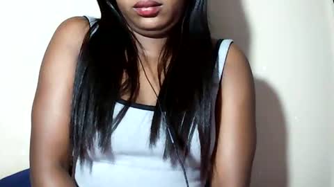 lovelylarra online show from June 30, 11:09 am