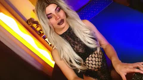 lovelymiss_shyna11 online show from May 16, 10:36 am