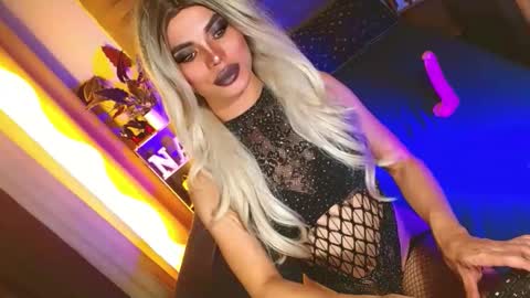 lovelymiss_shyna11 online show from May 24, 6:36 pm