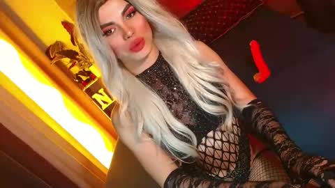 lovelymiss_shyna11 online show from May 27, 5:32 pm