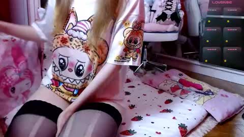 Snapshot of lovelynekochan chatting on September 16, 11:41 pm   Lisa Cherry  online show from September 16, 11:41 pm