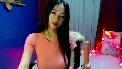 lovelypetite143 online show from May 16, 6:17 pm