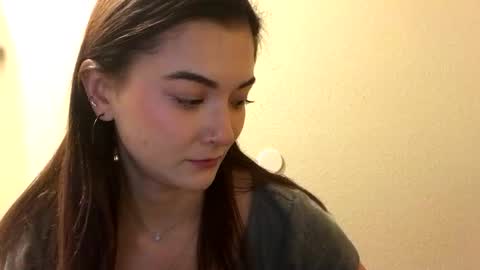 Queen Aria  online show from December 4, 5:49 pm