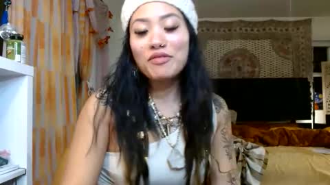 lovelyxmacii online show from December 14, 4:19 am