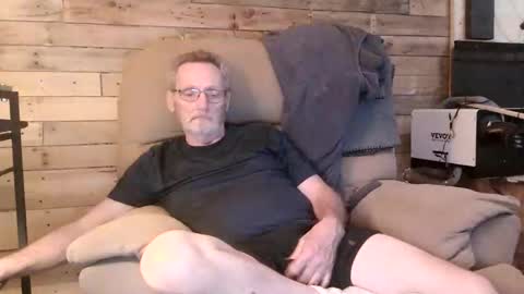 just here to have fun and cum online show from April 3, 10:06 pm