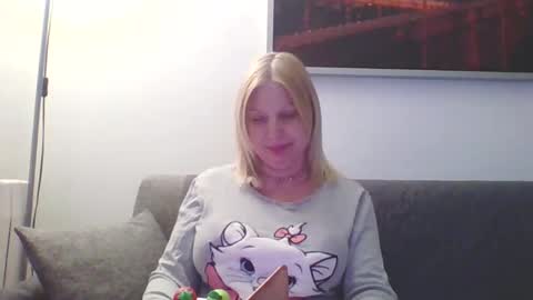 Marlyn online show from February 18, 12:37 am