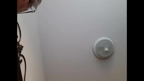 Lovetobeseen9 online show from February 17, 10:05 pm