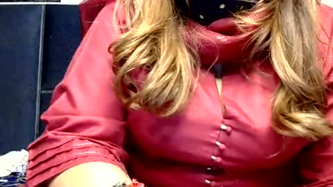 lovingdous online show from February 4, 2:10 pm