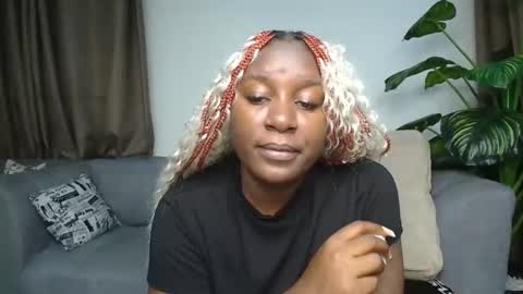 loyalcutie online show from February 24, 4:37 am