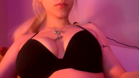 Snapshot of lsdprincess chatting on December 14, 1:27 am Princess  online show from December 14, 1:27 am