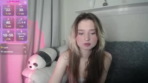 Snapshot of lua__19 chatting on October 9, 5:07 pm Lua online show from October 9, 5:07 pm