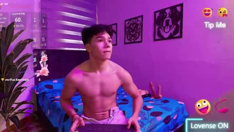 lUAN online show from May 18, 7:42 pm