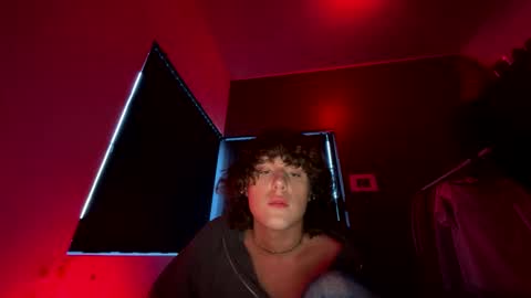luca20y_ online show from May 31, 9:38 pm