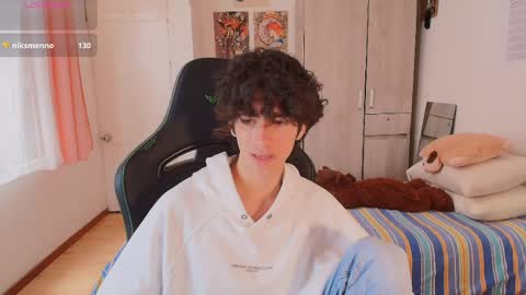 lucas_xo online show from April 10, 6:45 pm