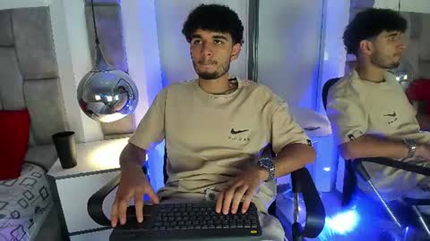 lucasthomson_ online show from July 7, 4:03 am