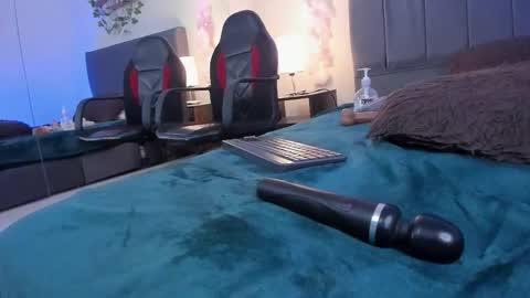 Lucero  online show from February 6, 7:12 am