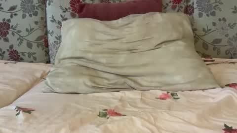 Mysterious Girl online show from November 12, 8:16 am