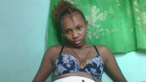lucie196645 online show from May 11, 4:04 pm
