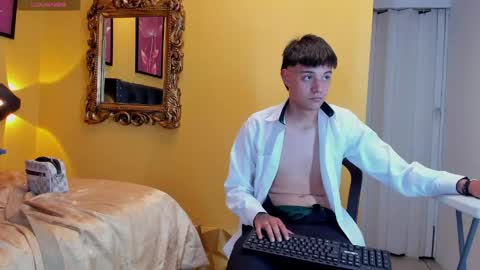 luckk_ online show from May 23, 7:04 am