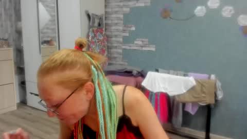 lucky_licky20 online show from October 21, 2:49 am