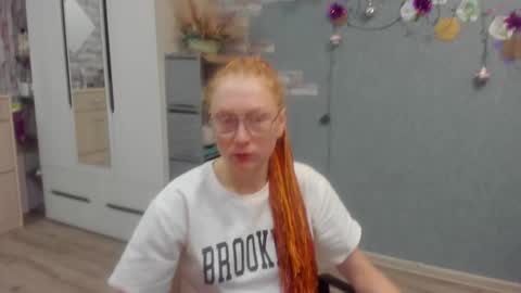 lucky_licky20 online show from December 18, 2:51 am