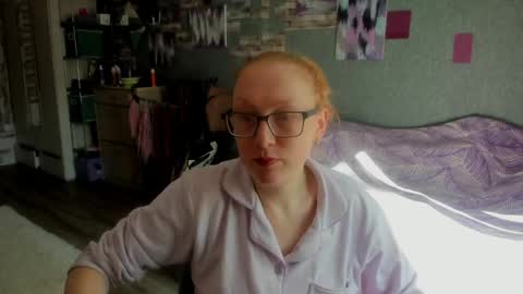 lucky_licky20 online show from May 11, 3:35 am