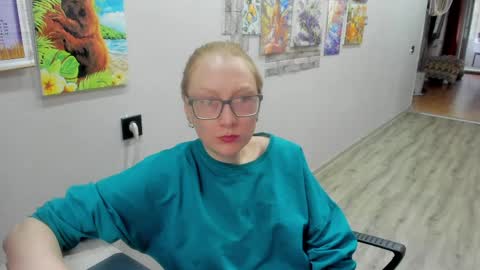 lucky_licky20 online show from April 6, 4:10 am