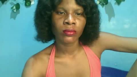 Snapshot of luckymadequeen chatting on October 3, 3:15 am Gloria online show from October 3, 3:15 am