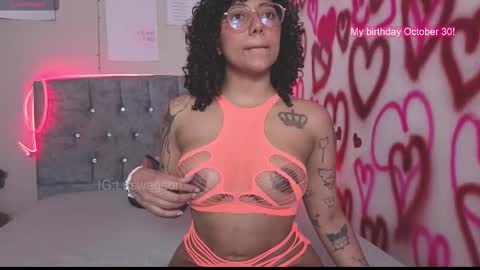 Luanis online show from October 19, 8:19 am