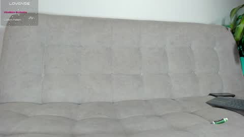 Hello my name is Lucy nice to meet you  thumb up is important for me kisses     online show from January 28, 9:50 pm