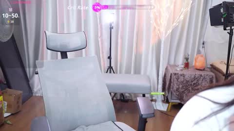 Lucy online show from December 18, 2:07 am