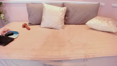 lucy_canel online show from December 18, 7:31 pm