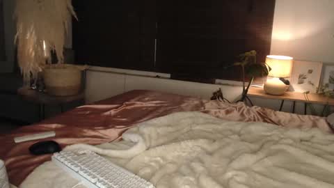 Snapshot of lucy_sweetgirl19 chatting on February 18, 1:21 am luciana online show from February 18, 1:21 am