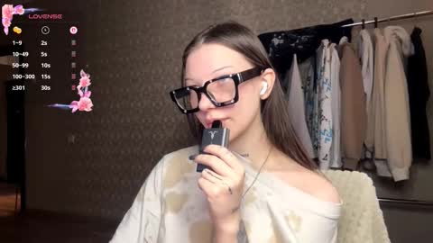 Ella online show from February 25, 5:33 am