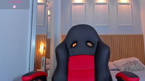 L U C Y  online show from October 11, 1:49 pm