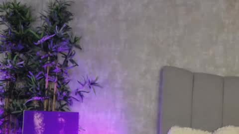 lucyrayy online show from February 10, 8:45 pm