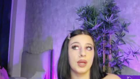 lucyrayy online show from February 3, 9:30 pm