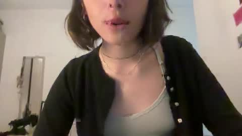 Lucy online show from April 8, 5:21 am