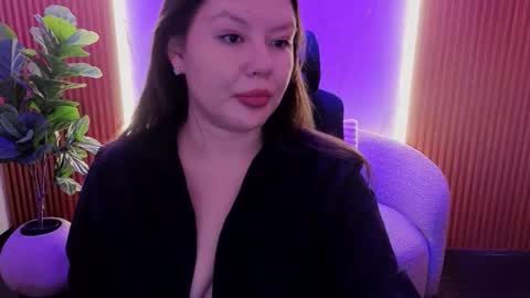 Lucy online show from December 23, 3:02 am