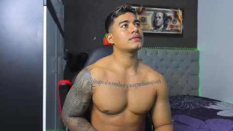 Luigi Independent model online show from October 20, 5:40 pm