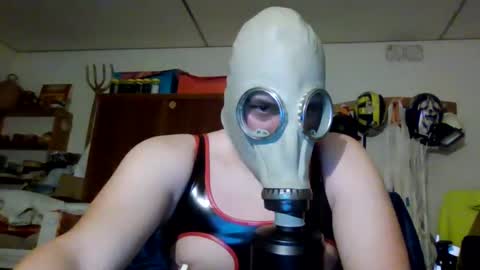 Snapshot of luis2423 chatting on March 3, 9:05 pm A slave to the mistress.. un esclavo para las amas dominantes. online show from March 3, 9:05 pm