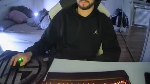 lukasschoetz online show from December 28, 11:26 pm