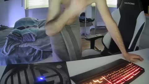 lukasschoetz online show from February 8, 3:10 pm