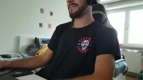 lukasschoetz online show from September 28, 1:53 pm