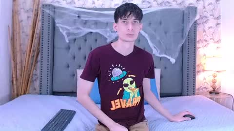 Snapshot of luke_carter chatting on October 13, 1:13 pm luke_carter online show from October 13, 1:13 pm