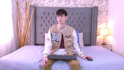 Snapshot of luke_carter chatting on September 22, 1:04 pm luke_carter online show from September 22, 1:04 pm