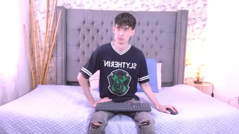 Snapshot of luke_carter chatting on September 10, 1:01 pm luke_carter online show from September 10, 1:01 pm