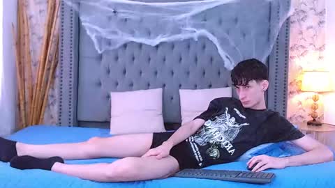 Snapshot of luke_carter chatting on October 16, 2:17 pm luke_carter online show from October 16, 2:17 pm