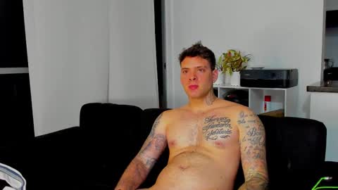 Snapshot of lukeglanton17 chatting on October 29, 5:20 am Luke online show from October 29, 5:20 am